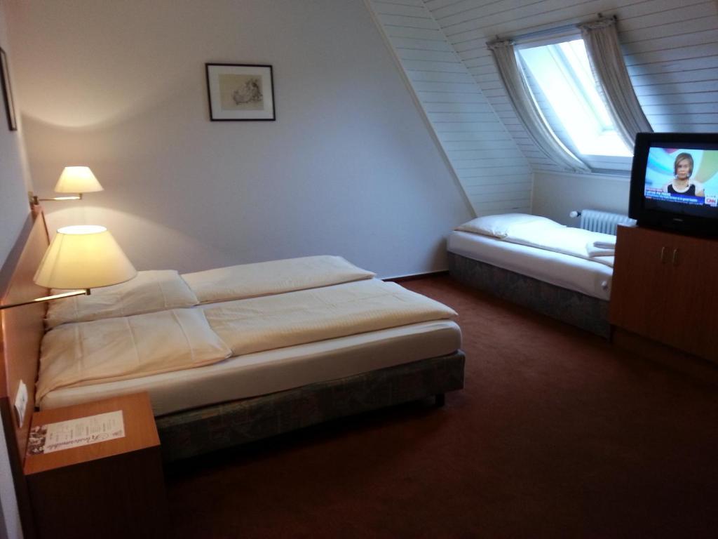 Hotel Restaurant Klostermuehle Reutlingen Værelse billede